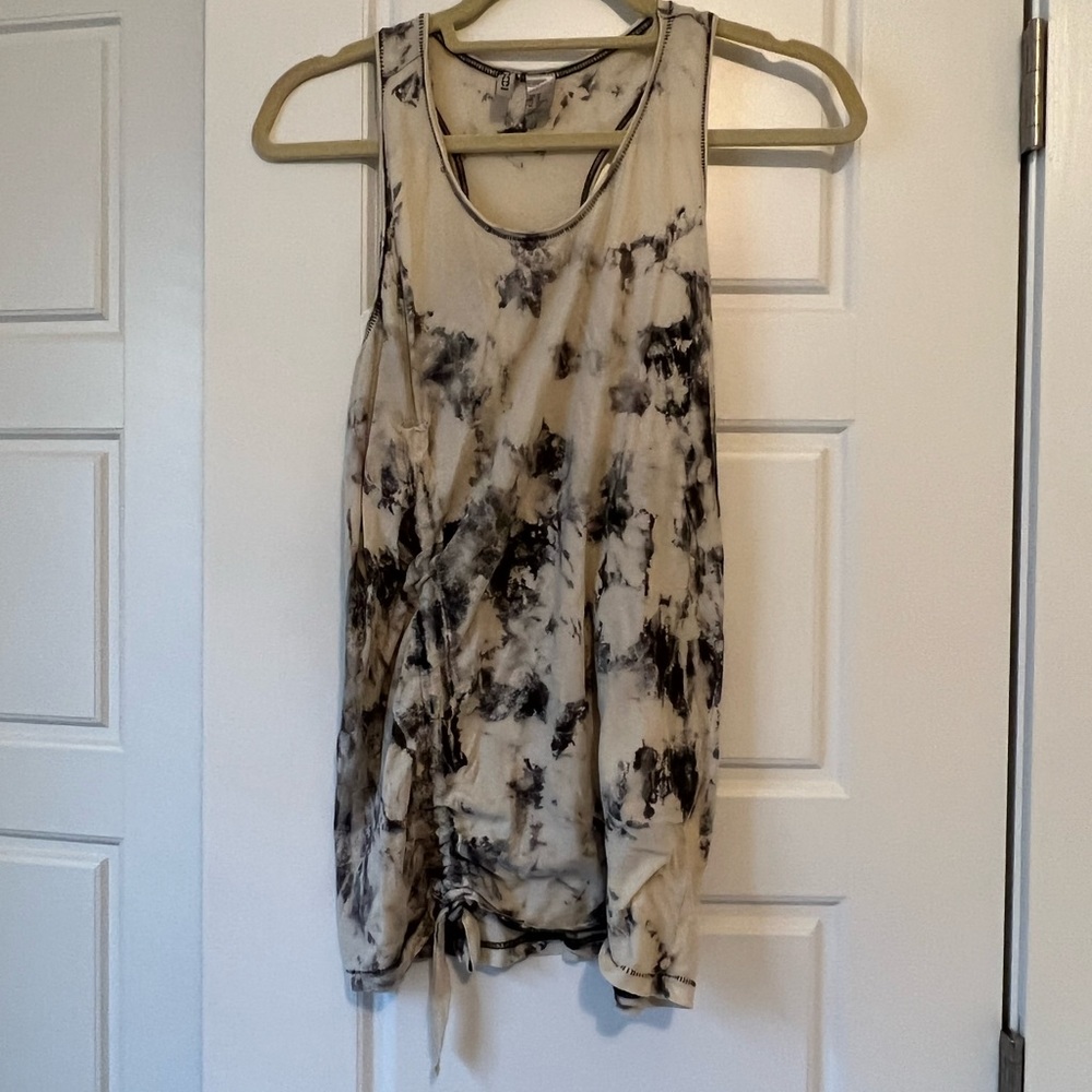 Sleeveless shirt w scrunch never worn